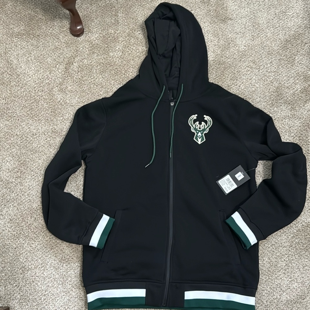 Milwaukee Bucks Hoodie zip up nwt size s mens